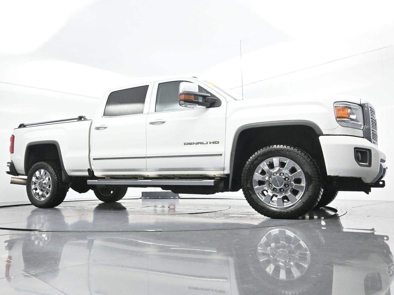 Used 2019 Summit White GMC Denali image 43
