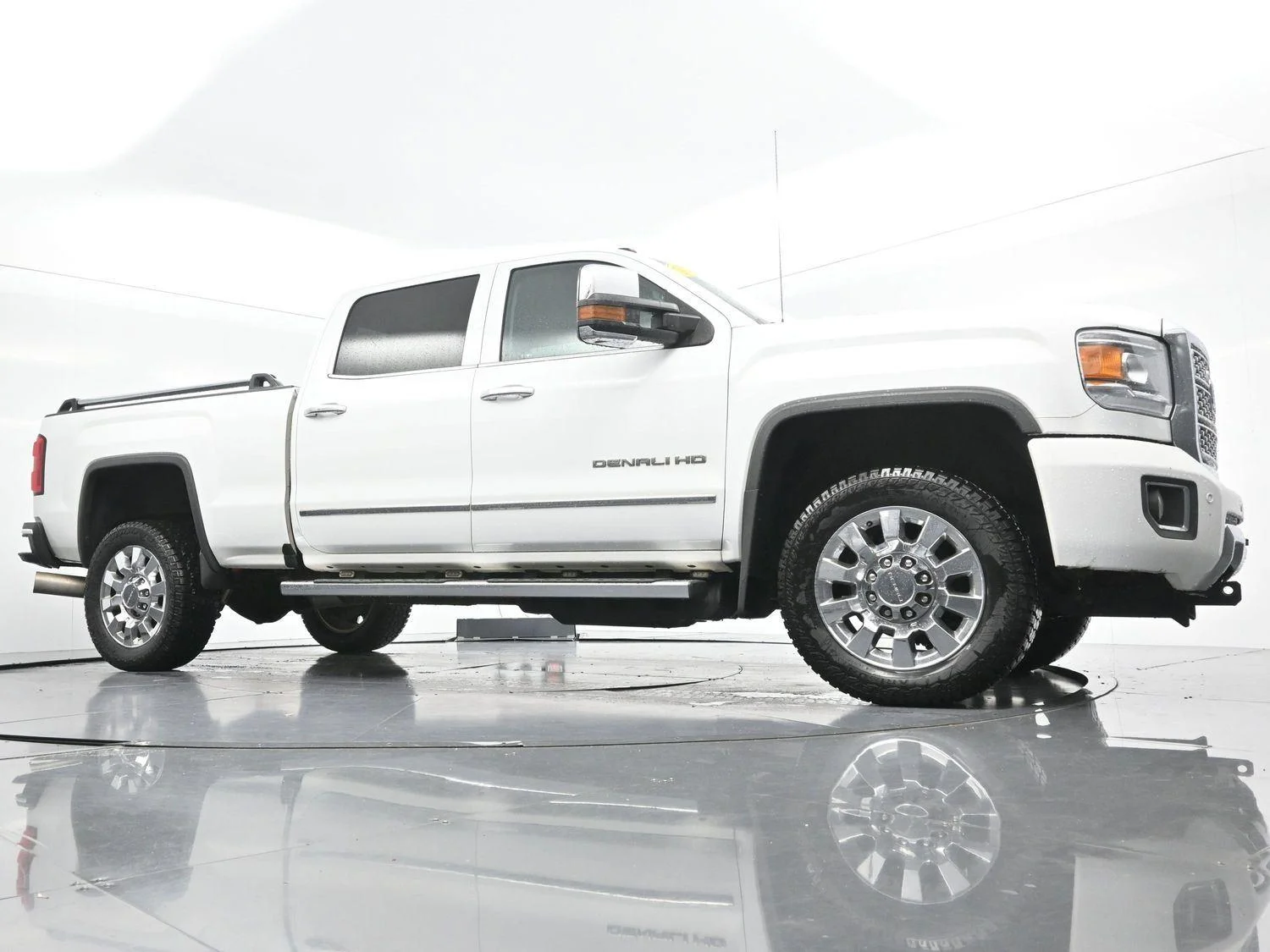 Used 2019 Summit White GMC Denali image 43