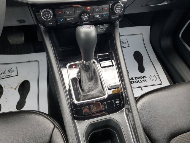 Used 2023 White Jeep Latitude image 19