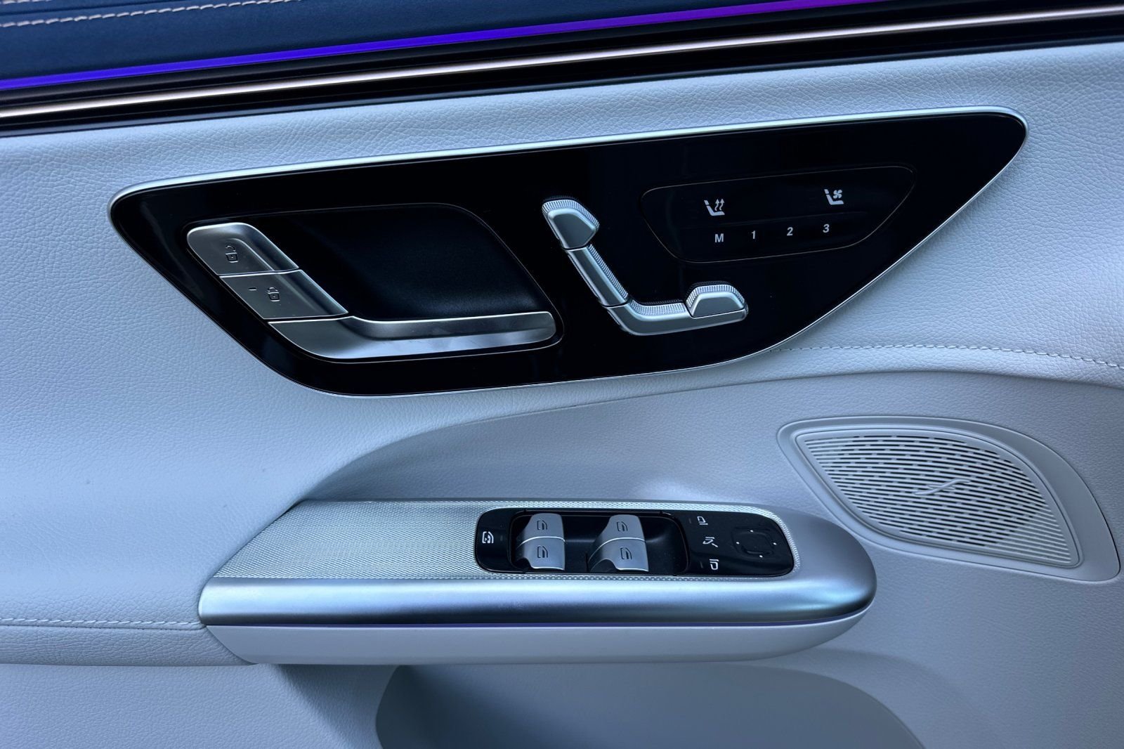 New 2026 White/off-white Mercedes-Benz 320 SUV image 11