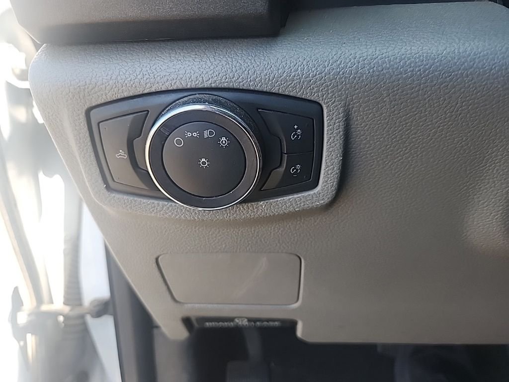 Used 2018 White Ford XL image 24