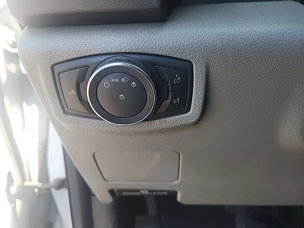 Used 2018 White Ford XL image 24