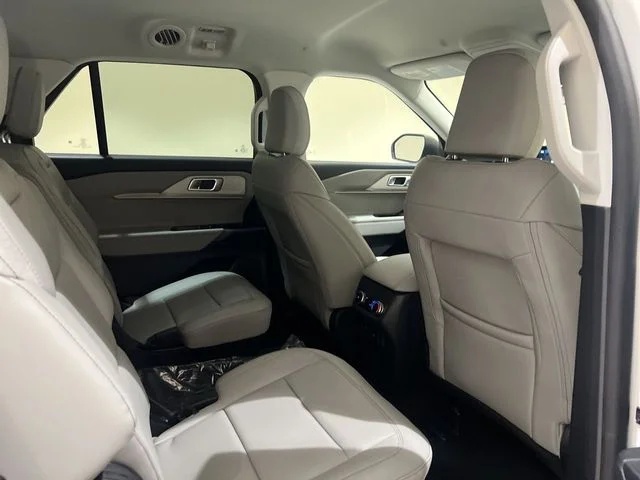New 2026 Star White Metallic Tri-Coat Ford Active image 25