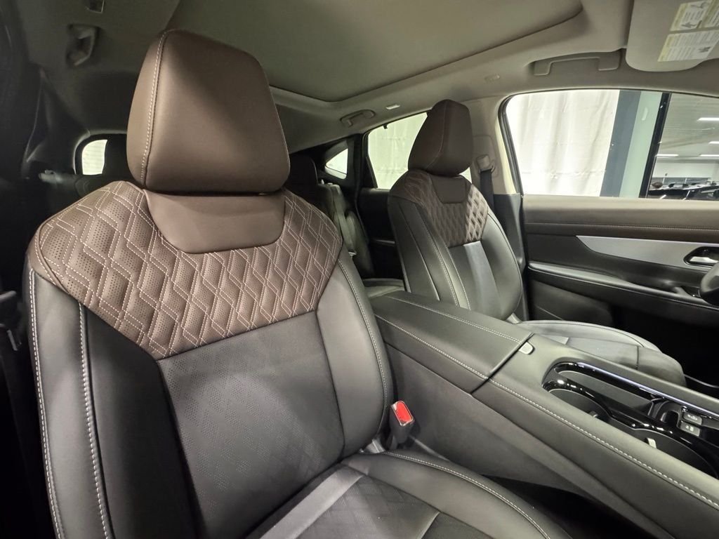 New 2026 Black Nissan Platinum image 25