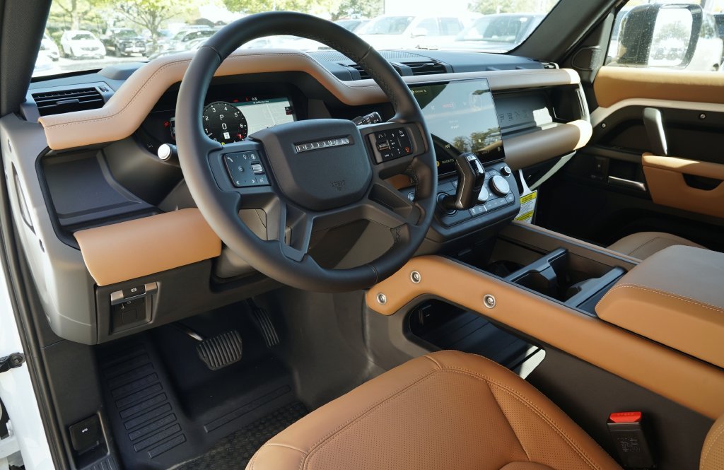 New 2026 Fuji White Land Rover X-Dynamic SE image 15