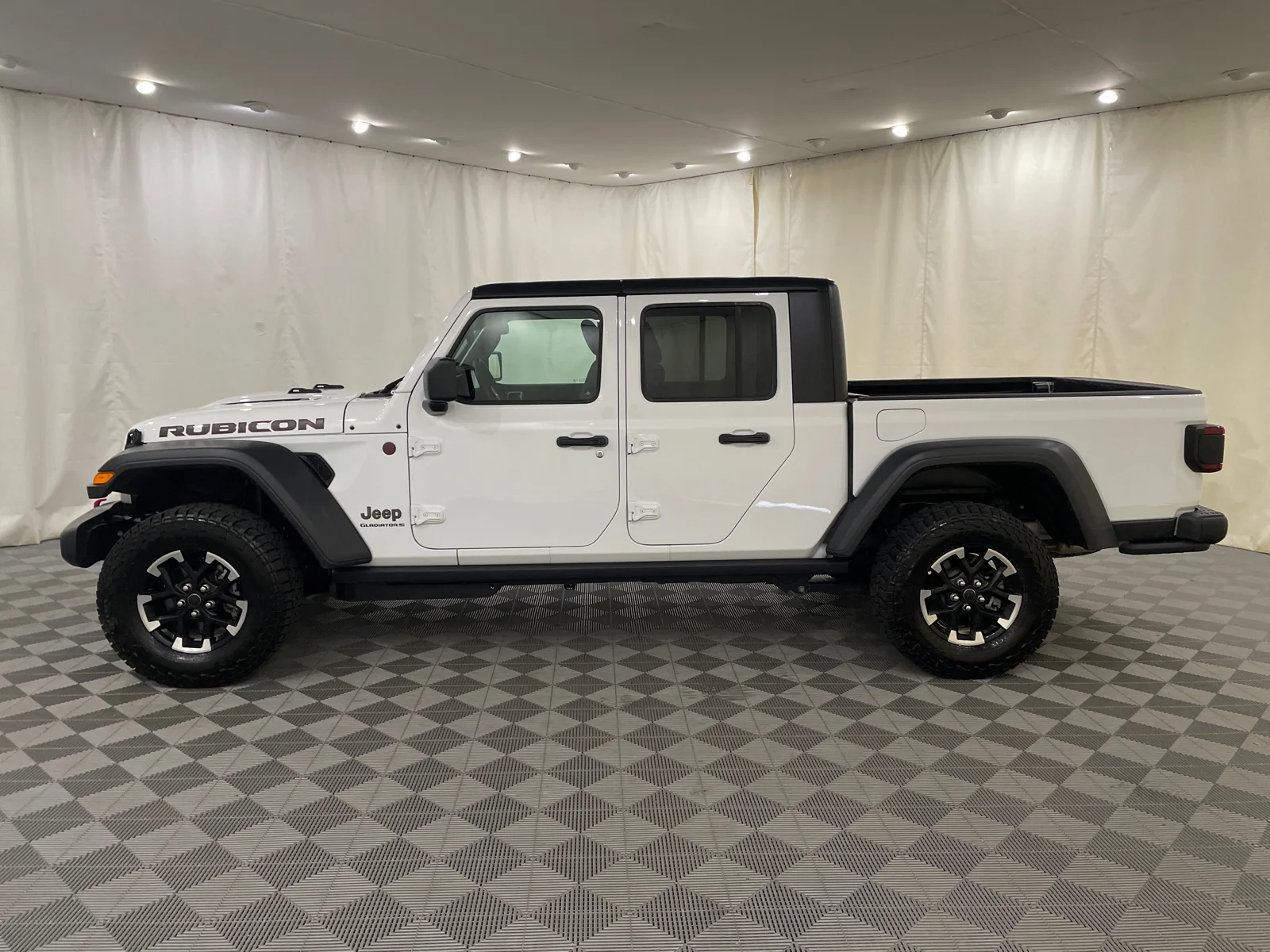Used 2026 Bright White Clearcoat Jeep Rubicon image 9
