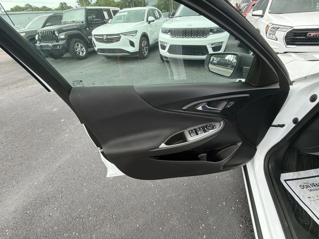 Used 2022 White Chevrolet LS image 13