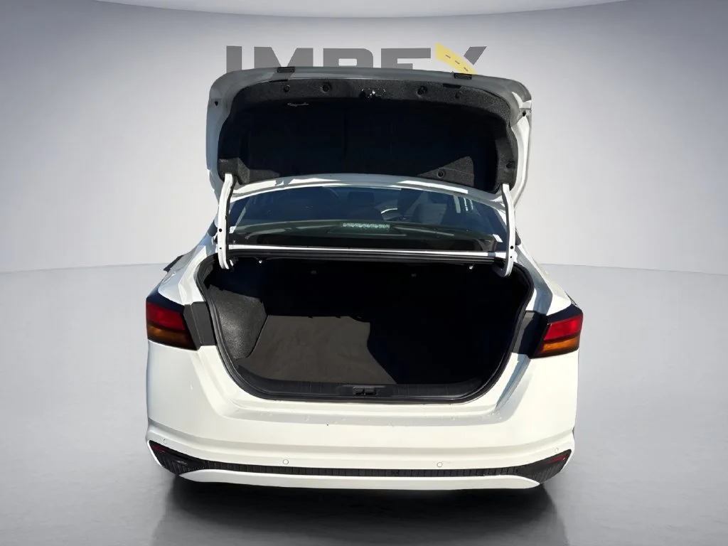 Used 2025 White Nissan SV image 27