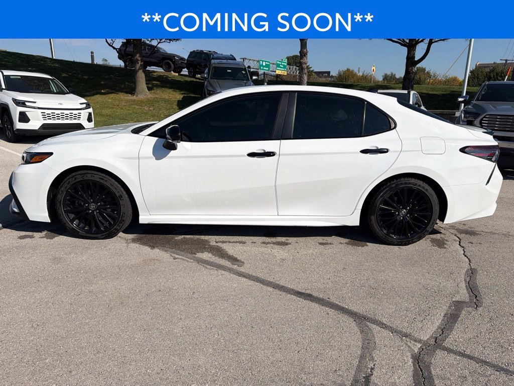 Used 2022 White Toyota SE Nightshade image 11