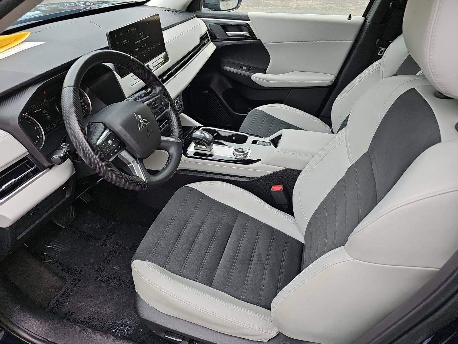 Used 2025 Silver Mitsubishi SE image 17