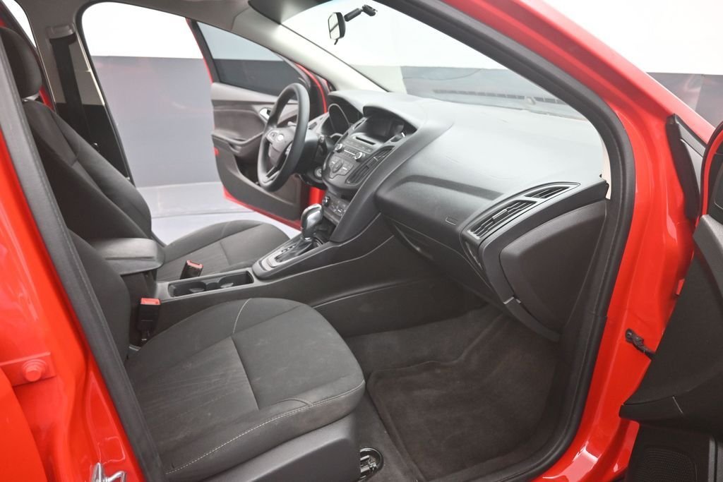Used 2016 Red Ford SE image 12