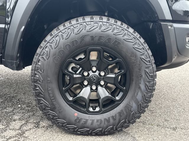 New 2026 Diamond Black Crystal Pearl-Coat Exterior Paint RAM RHO image 8