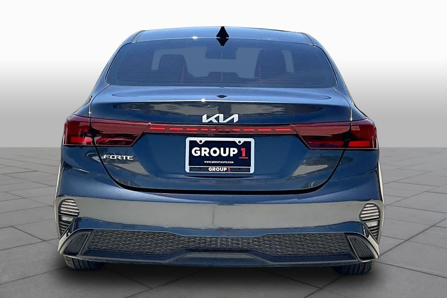 Used 2022 Gravity Gray Kia LXS image 5