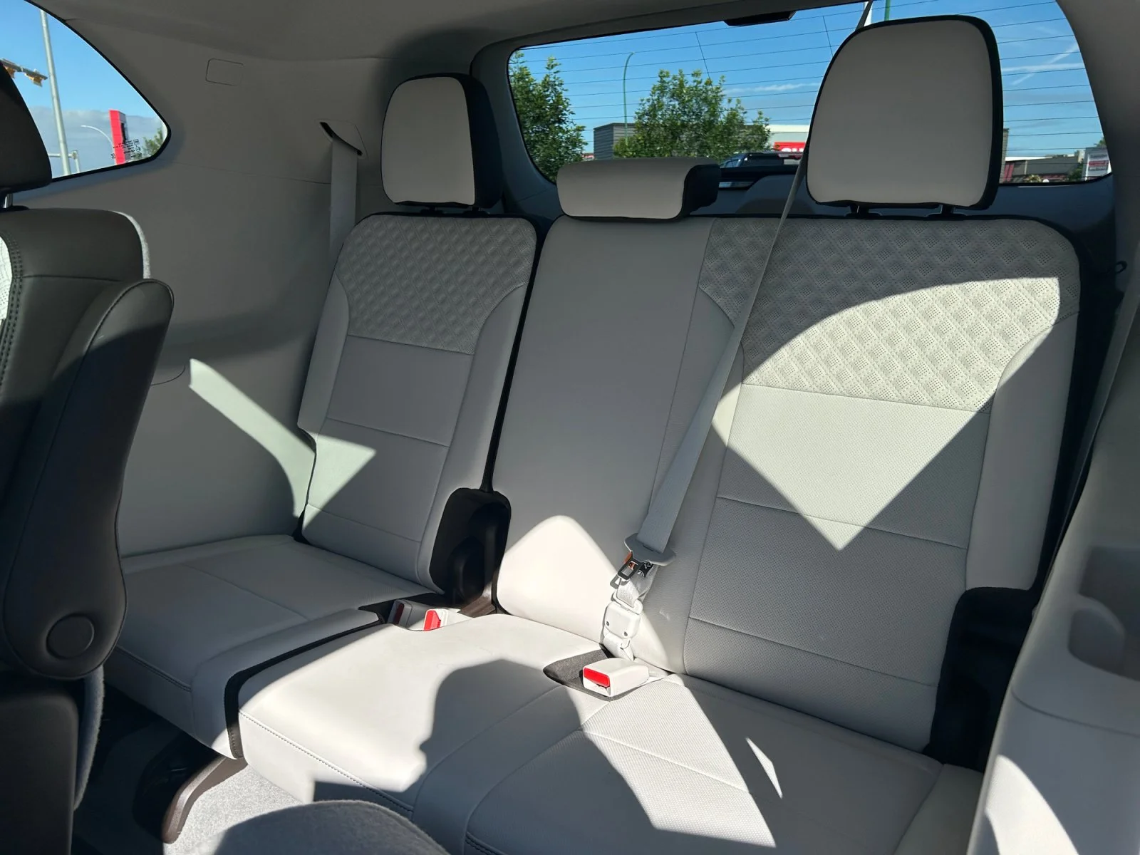 Used 2025 Summit White GMC Denali AWD Leather Sunroof Navigation image 20