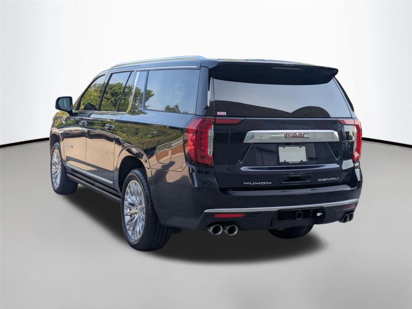 Used 2024 Midnight Blue Metallic GMC Denali image 8