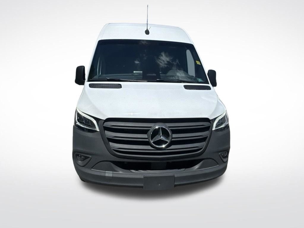 Used 2025 White Mercedes-Benz Cargo 144 WB image 8