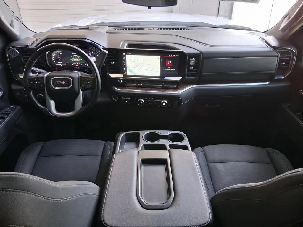 Used 2025 Summit White GMC Elevation image 10