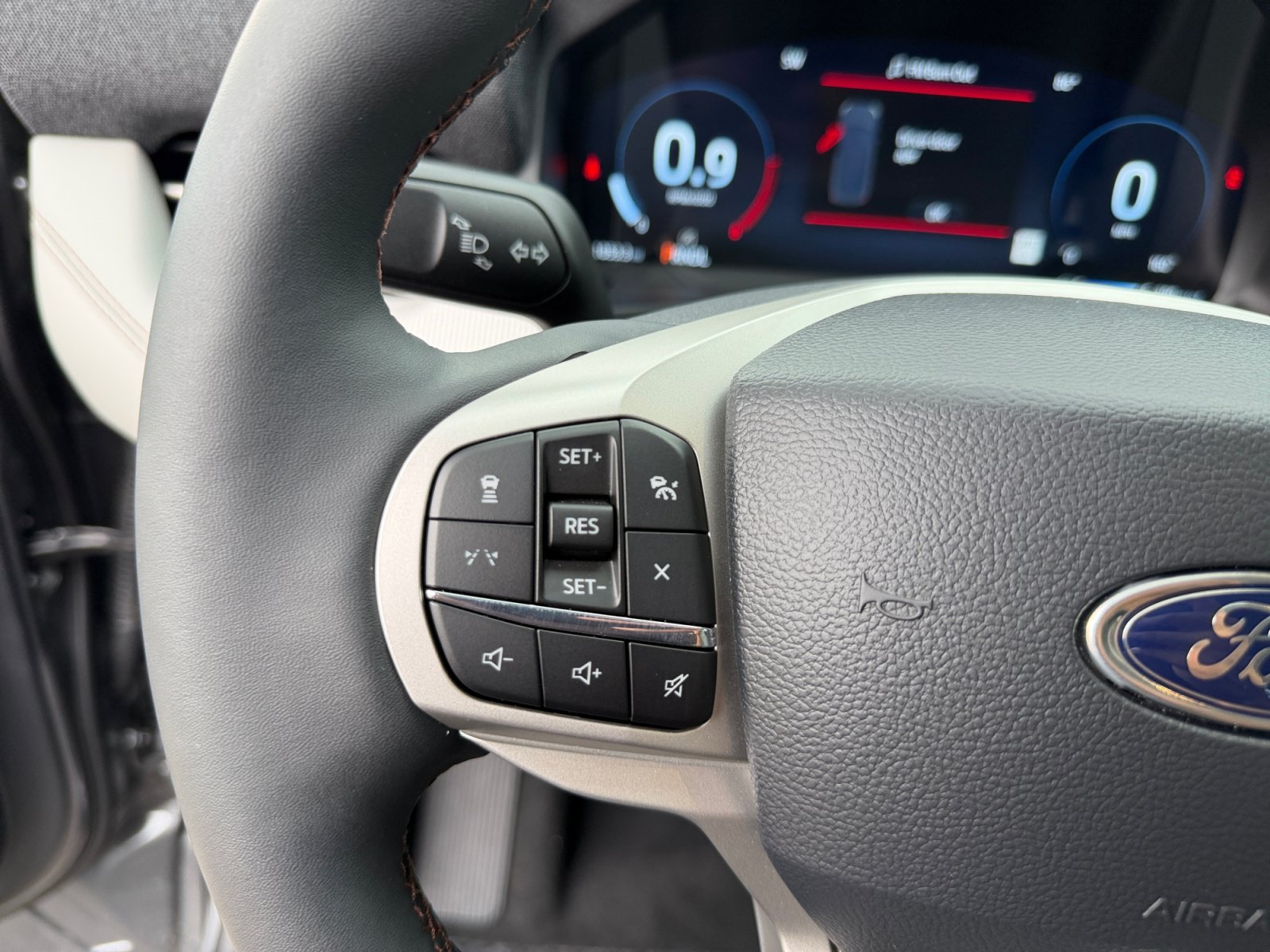 New 2026 Carbonized Gray Metallic Ford Active with 200A Pkg image 25