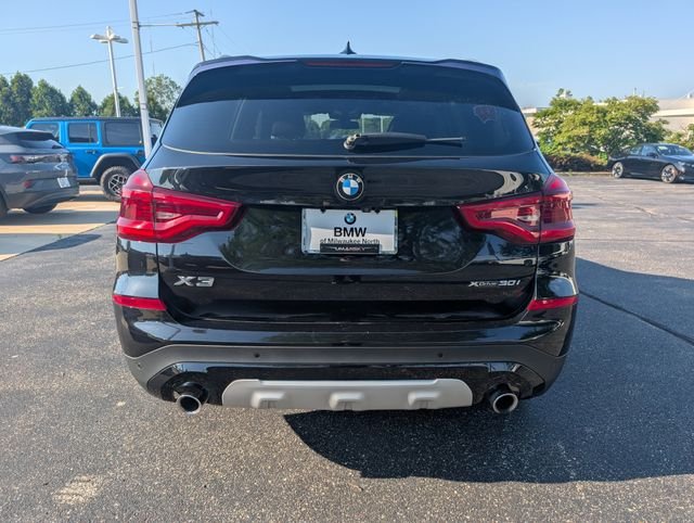 Used 2021 Black Sapphire Metallic BMW xDrive30i image 4