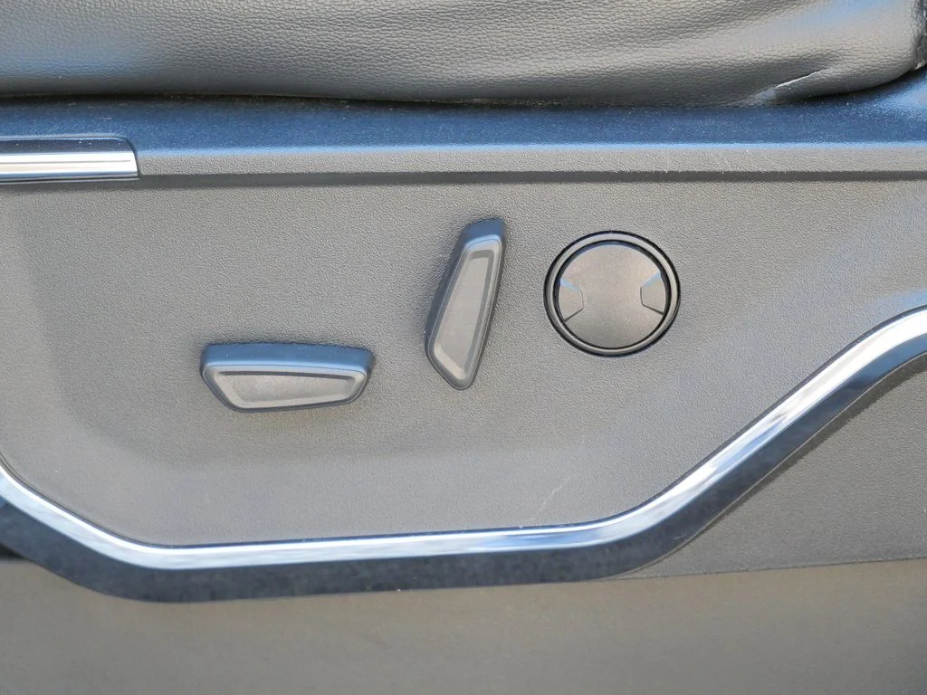 Used 2022 White Ford Lariat image 10