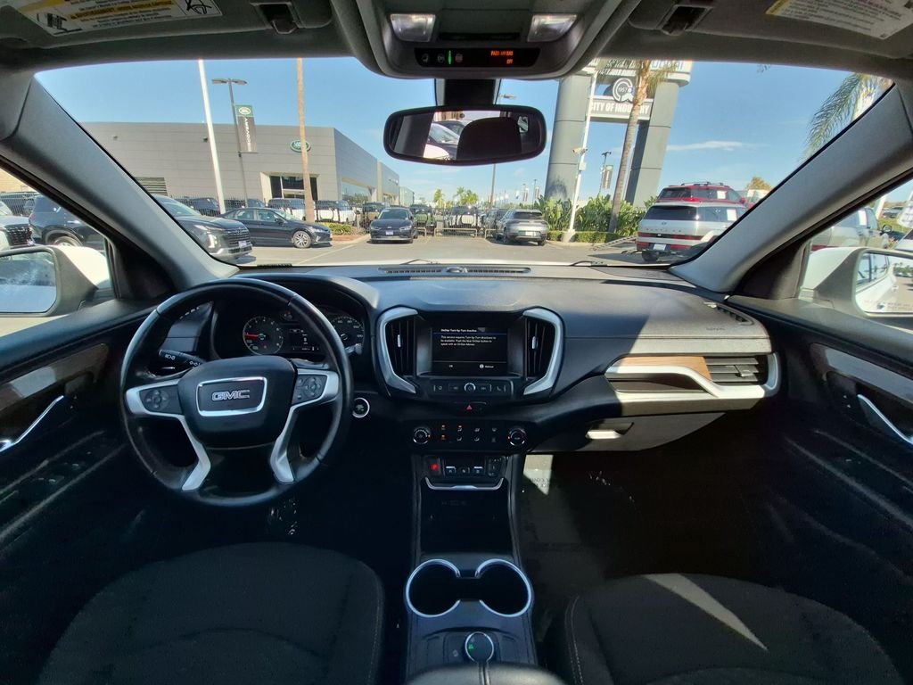 Used 2018 White GMC SLE image 27