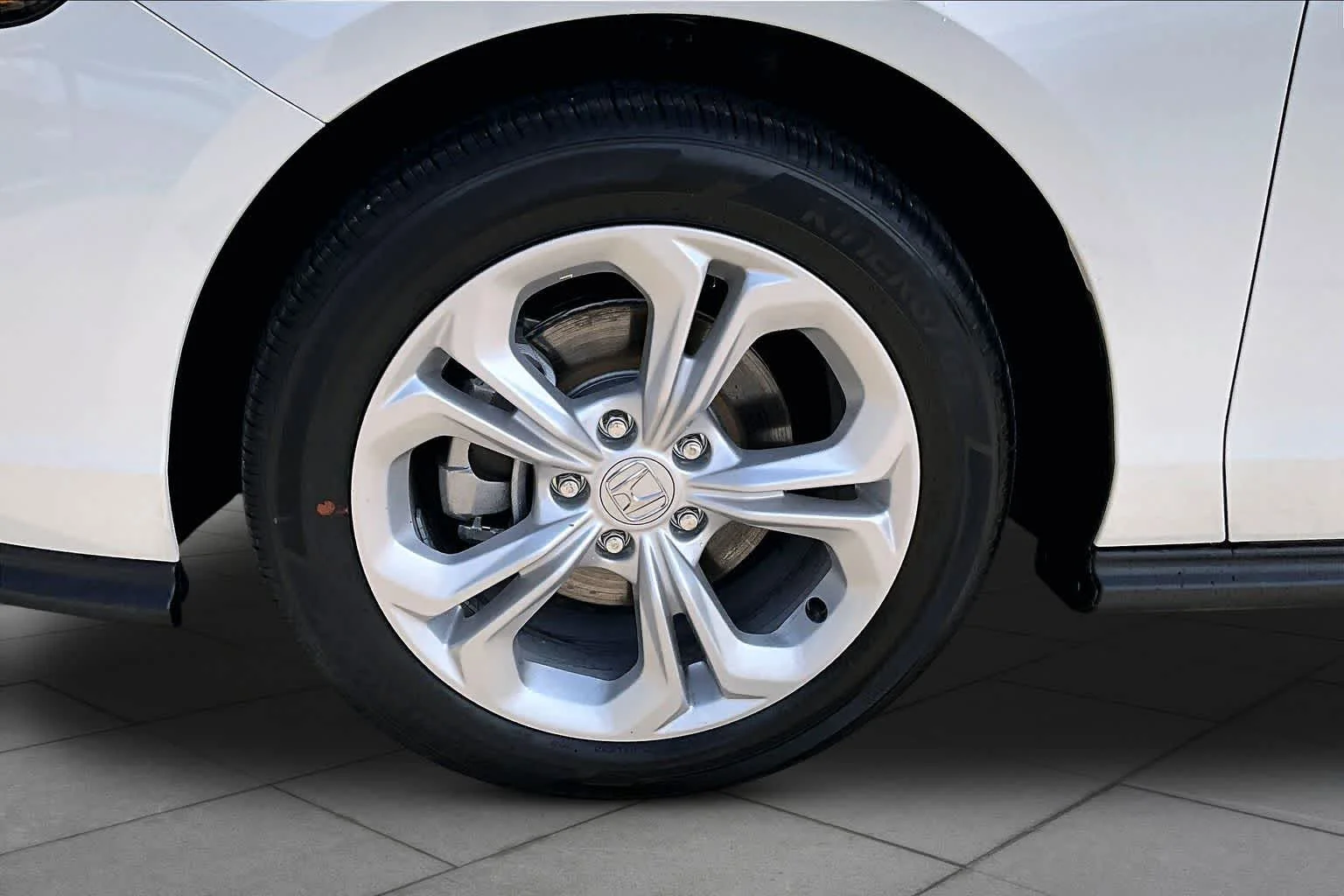 New 2026 Platinum White Pearl Honda LX image 11
