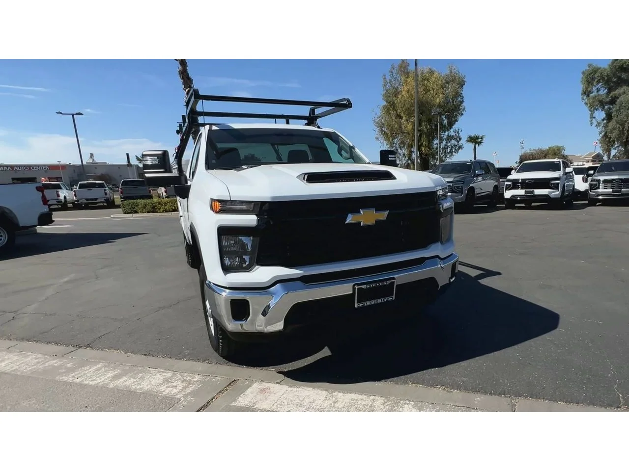 New 2026 Summit White Chevrolet WT image 5