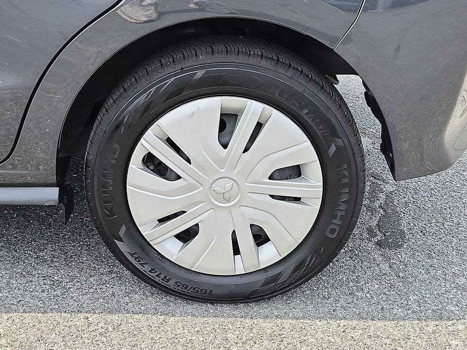 Used 2024 Graphite Gray Metallic Mitsubishi ES image 10