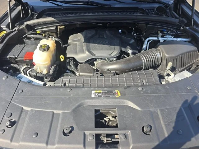 Used 2022 Black Jeep Summit Reserve image 6