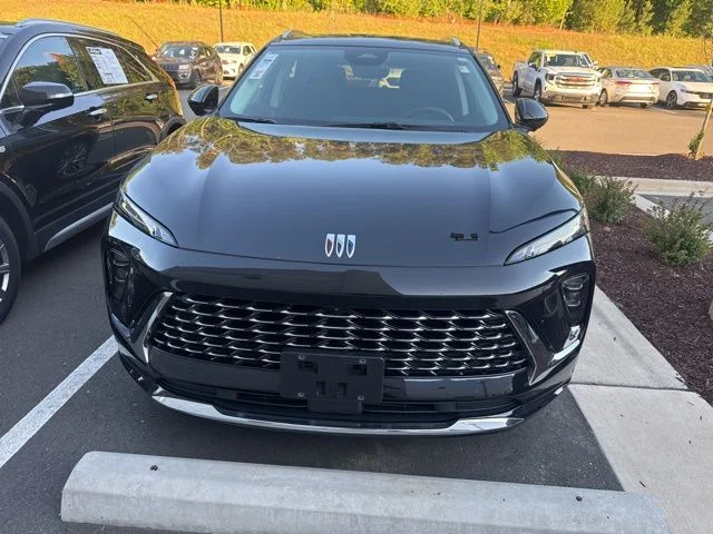 Used 2025 Black Buick Avenir image 6