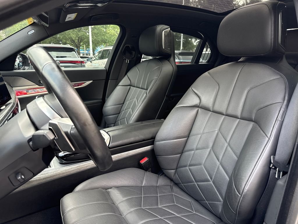 2025 BMW 7 Series 740i - Photo 13