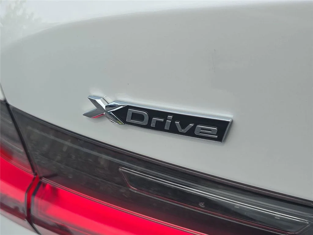 Used 2022 White BMW 330e xDrive image 7