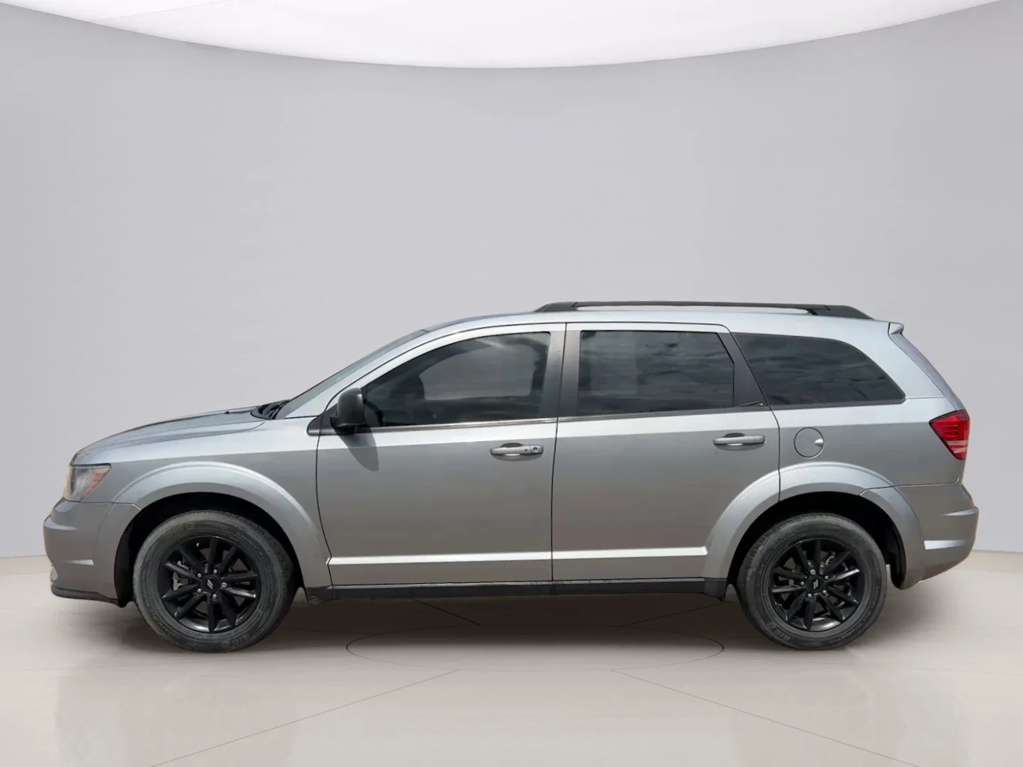 Used 2020 Gray Dodge SE image 2