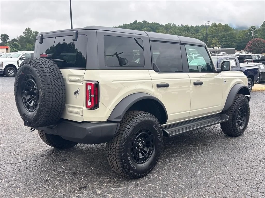 New 2026 Desert Sand Ford Outer Banks® image 8