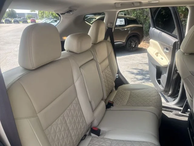 Used 2022 Gray Nissan Platinum image 11