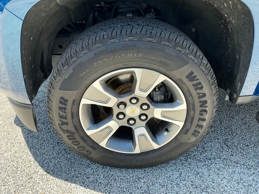 Used 2019 Blue Chevrolet Z71 image 20