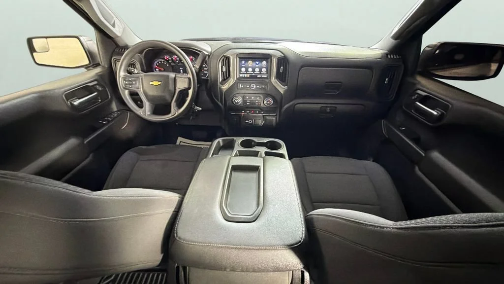 Used 2022 Silver Ice Metallic Chevrolet Custom image 33