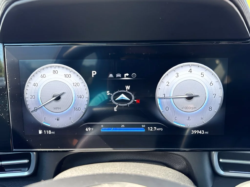 Used 2025 White Hyundai SEL Convenience image 23