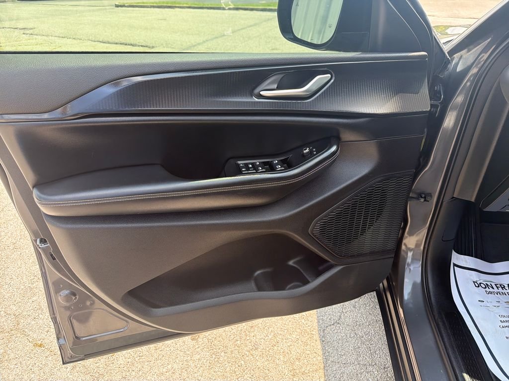 Used 2023 Gray Jeep Altitude X image 11