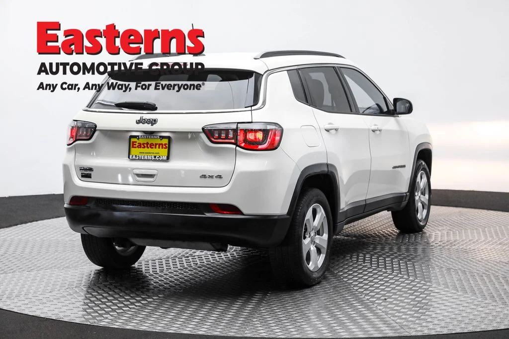 Used 2019 White Jeep Latitude image 5