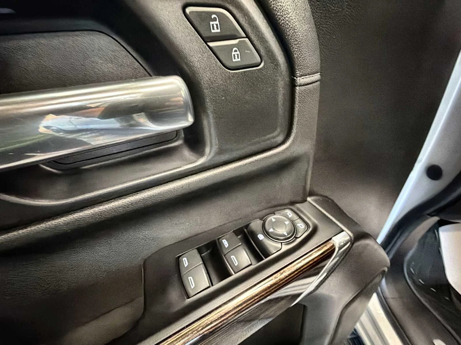 Used 2019 Quicksilver Metallic GMC Elevation image 15