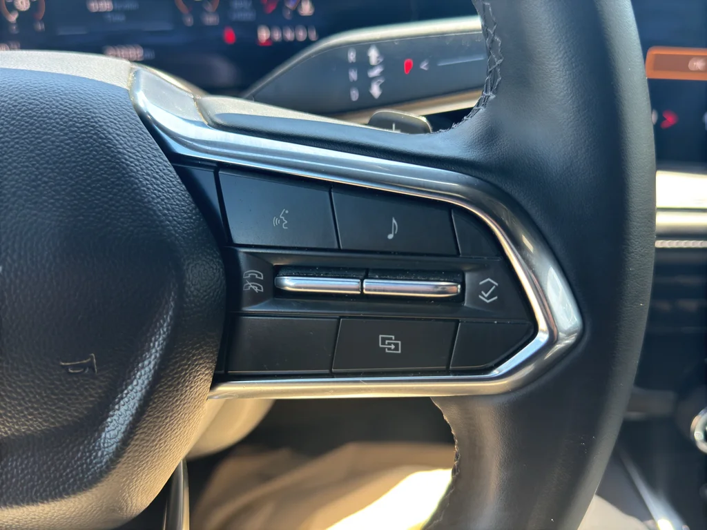 Used 2025 Gray Chevrolet Z71 image 29