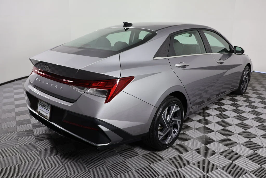 Used 2025 Fluid Metal Hyundai SEL Convenience image 8