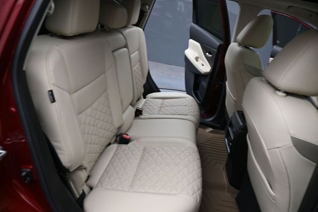 Used 2022 Red Nissan Platinum image 16