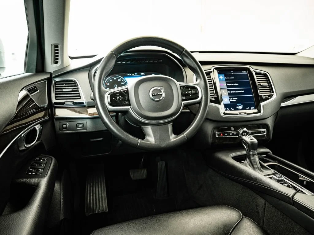 Used 2018 Bright Silver Metallic Volvo T6 Momentum image 32
