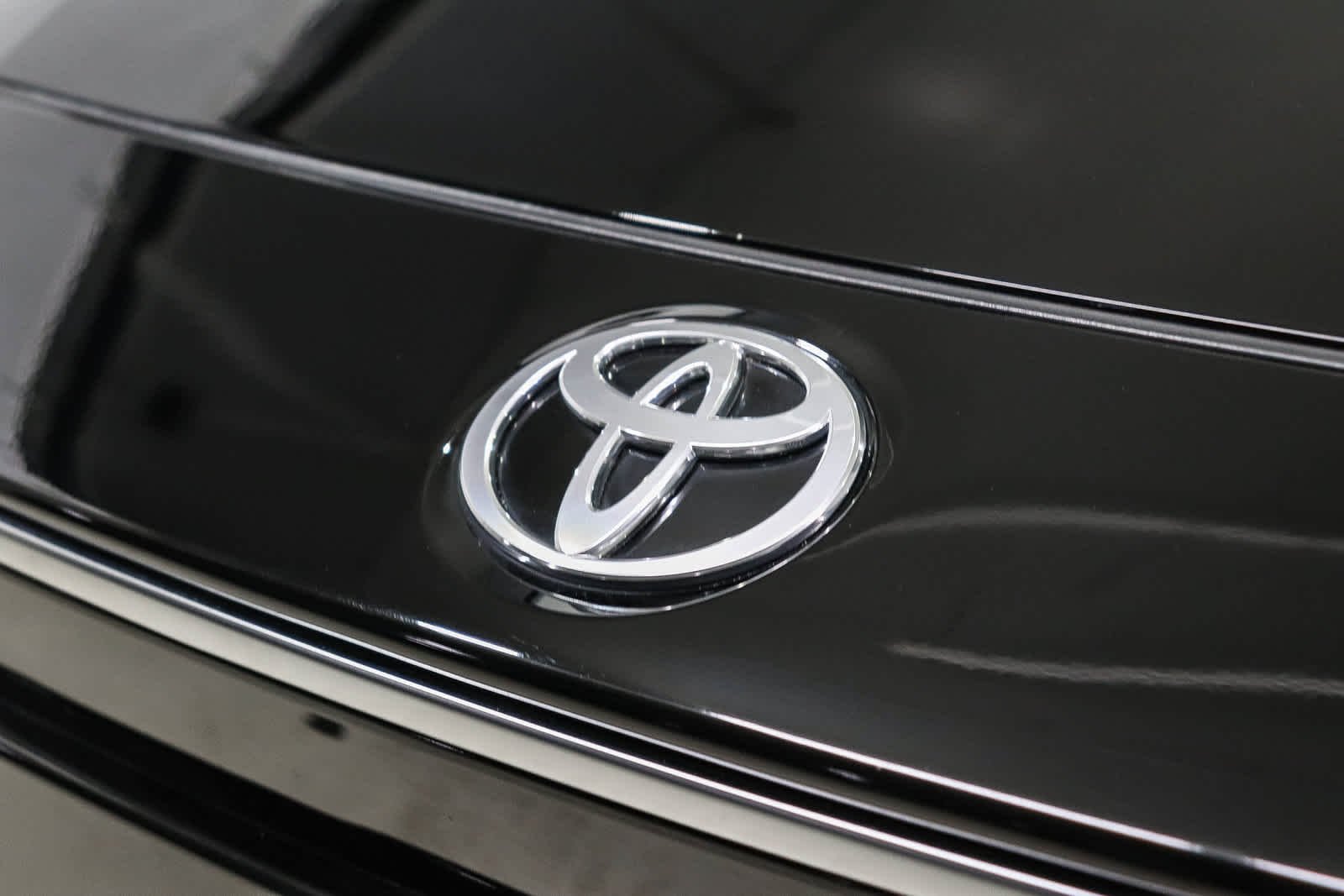 Used 2024 Black Toyota XLE image 9