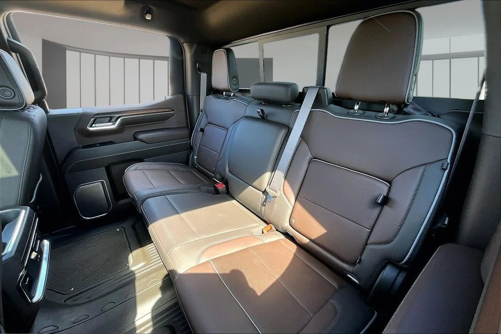Used 2024 White GMC Denali image 28
