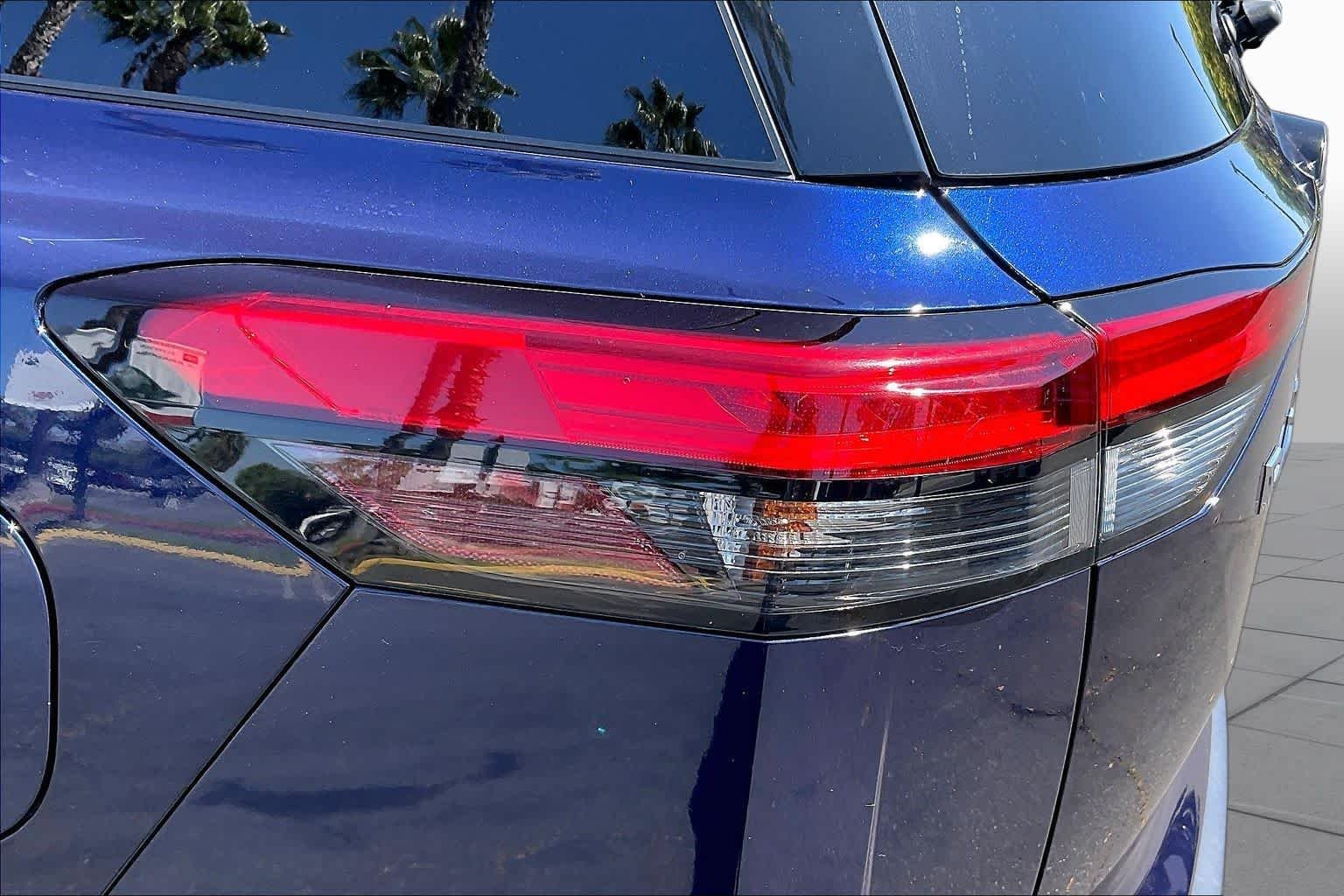 Used 2022 Deep Ocean Blue Pearl Nissan SV image 28