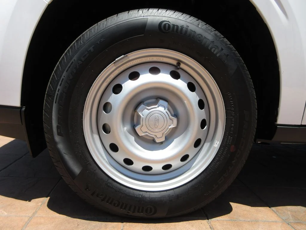 New 2026 Oxford White Ford XL image 8
