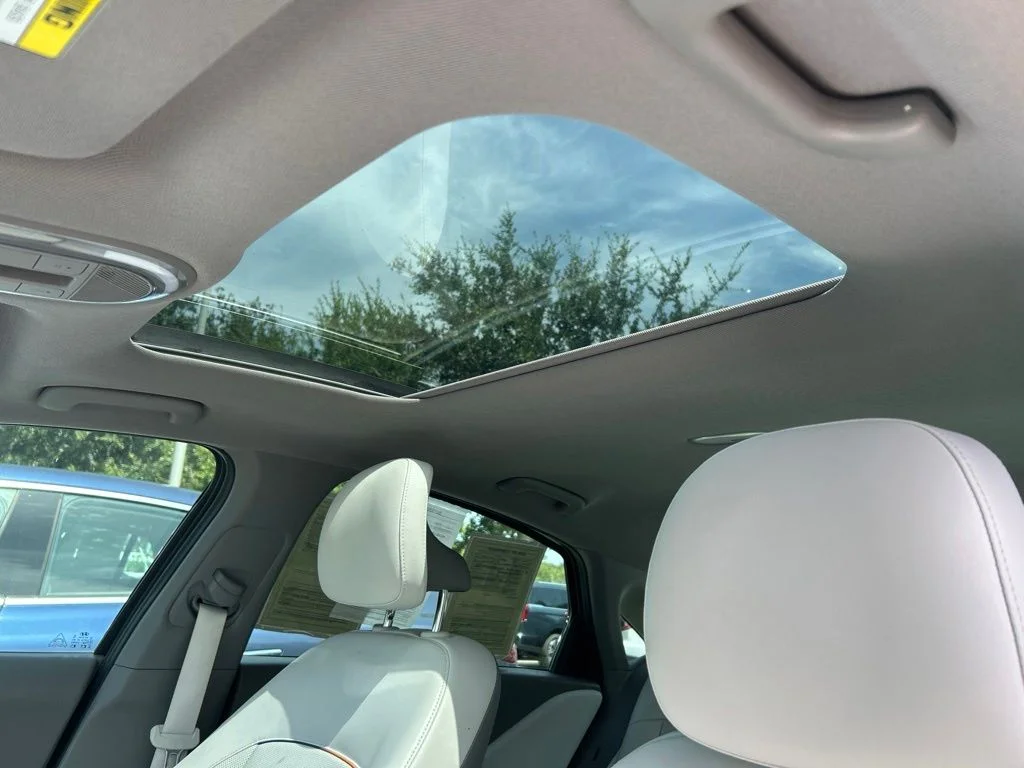 Used 2023 White Hyundai Limited image 22